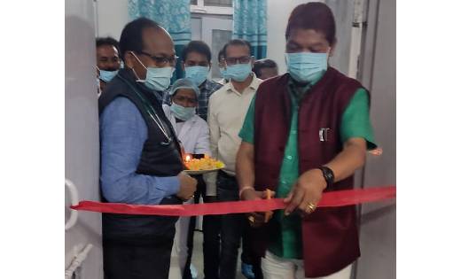 विधायक चंदन कश्यप ने ज़िला अस्पताल को दी 3 नए वेंटिलेटर की स... - CG Sandesh