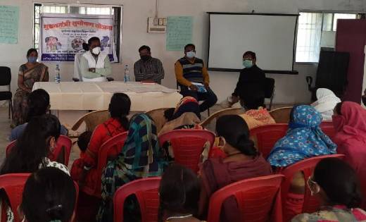 महासमुंद: कलेक्टर सिंह ने बागबाहरा अन्तर्गत संचालित मुख्यमंत... - CG Sandesh