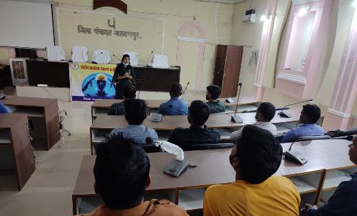 कार्यस्थल पर तनाव कम करने के लिये आयोजित हुई कार्यशाला - CG Sandesh