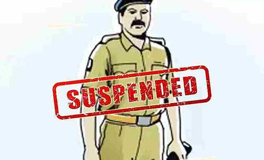 पुलिसकर्मी सस्पेंड, शिक्षिका ने दर्ज करायी थी शिकायत... - CG Sandesh