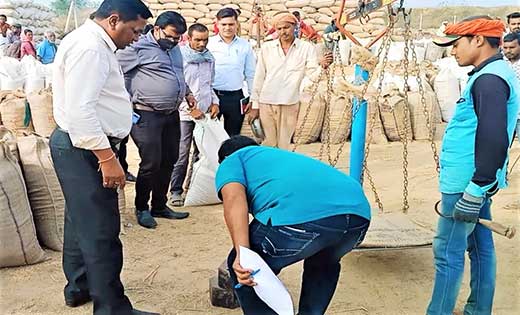 महासमुंद  : कलेक्टर ने धान उपार्जन केन्द्रों का किया आकस्मिक... - CG Sandesh