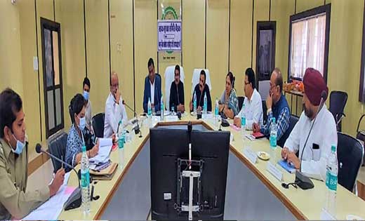 महासमुंद : सांसद साहू ने बैठक में सड़क सुरक्षा मुद्दों पर कले... - CG Sandesh