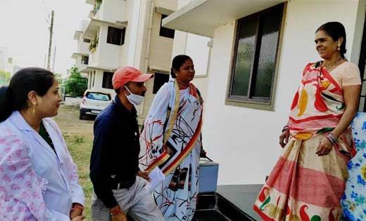 महासमुंद : टीकाकरण सेंटरों के अलावा घर-घर सर्वे, कोविड का दू... - CG Sandesh