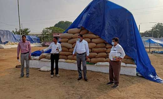 महासमुंद : कलेक्टर ने दो धान उपार्जन केंद्रों का किया औचक नि... - CG Sandesh