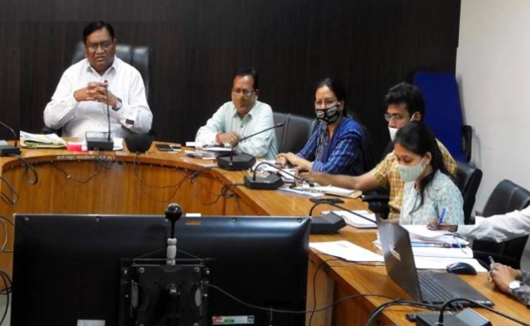 महासमुन्द : कलेक्टर ने ली राजस्व अधिकारियों की समीक्षा बैठक ... - CG Sandesh