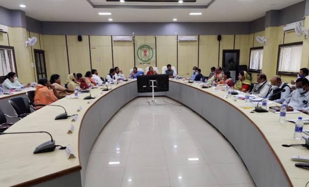 महासमुंद : जिला पंचायत की अध्यक्षता में सामान्य प्रशासन  समि... - CG Sandesh