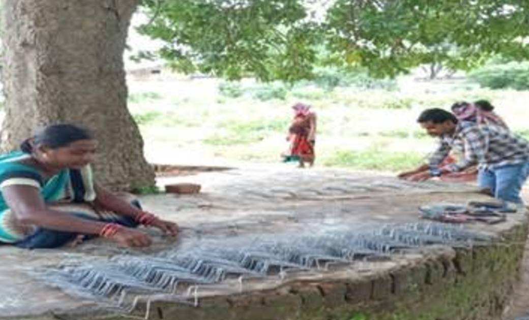 महासमुंद : बिहान दीदीयों के जज्बे के आगे लोहा भी नरम पड़ा  ता... - CG Sandesh