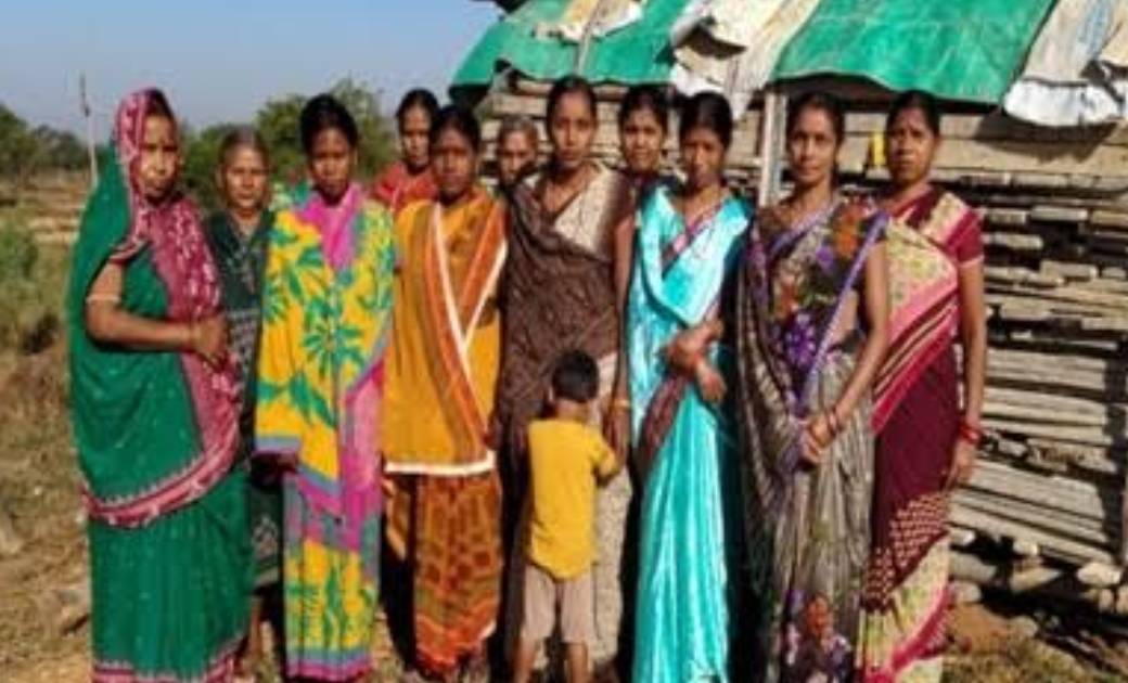 महासमुन्द : सफलता की कहानी समूह की महिलाओं के लिए सेन्ट्रींग... - CG Sandesh