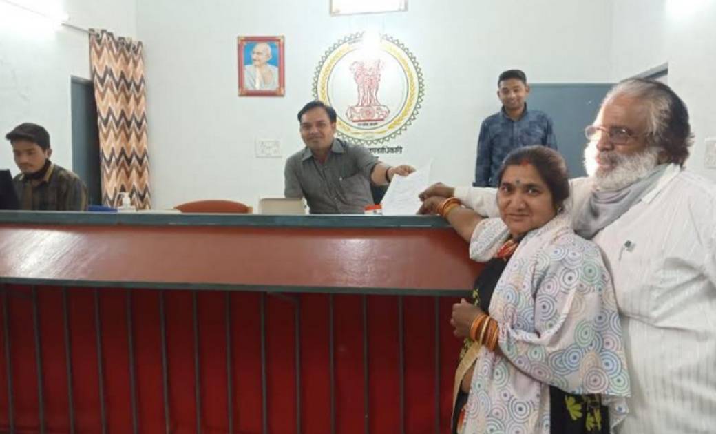 महासमुंद : ज़िले में भूस्वामित्व प्रदान योजना का लाभ लेने आग... - CG Sandesh