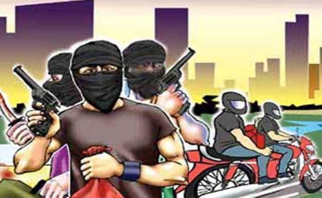 कोमाखान थाना अंतर्गत ग्राम दरबेकेरा में दिनदहाड़े लूट को अंजा... - CG Sandesh