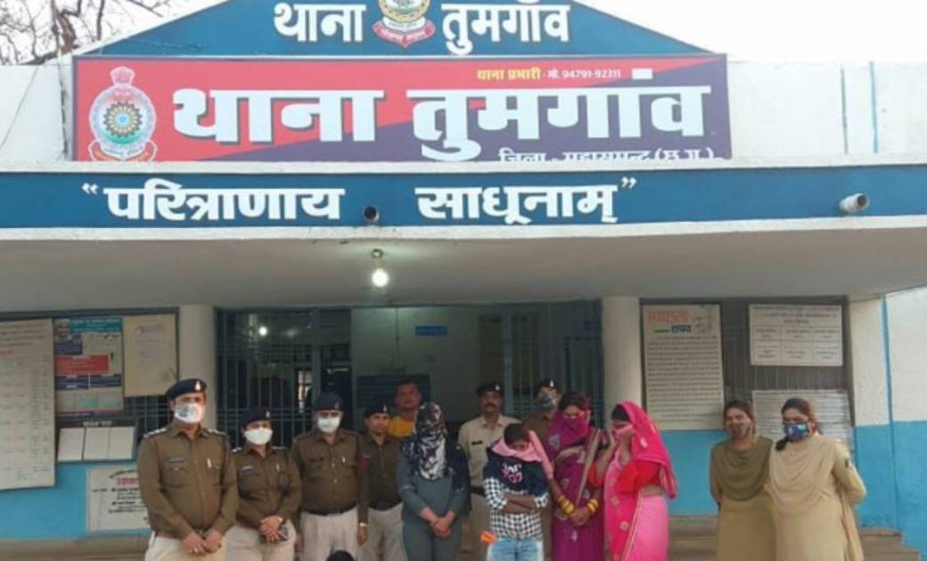 तुमगांव में एक बार फिर सेक्स रैकेट का भंडाफोड़,  मौके  से 10... - CG Sandesh