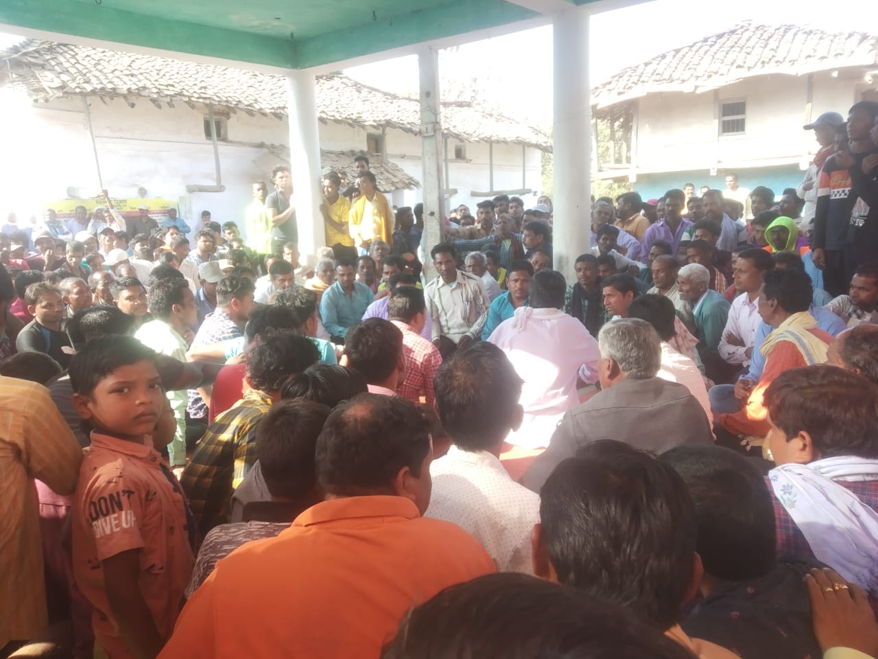 कोमाखान : ग्राम नर्रा में अवैध शराब बिक्री और  तीन निर्दोष ग... - CG Sandesh