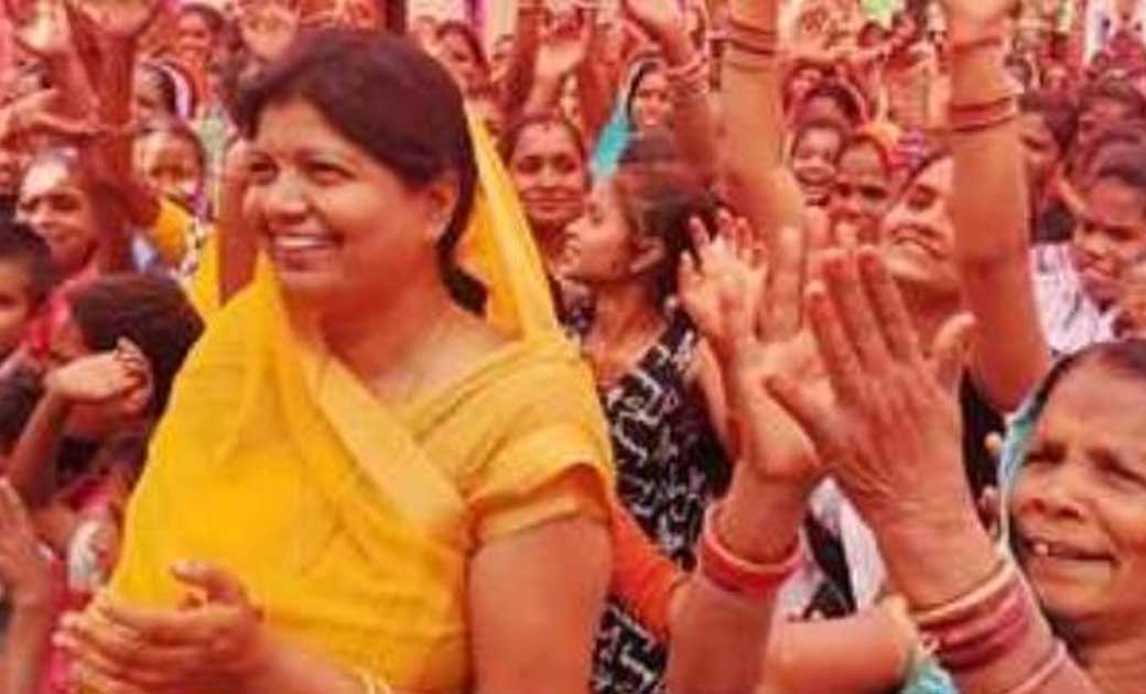 बागबाहरा : ग्राम कुसमी में भागवत कथा में शामिल हुए अल्का नरे... - CG Sandesh