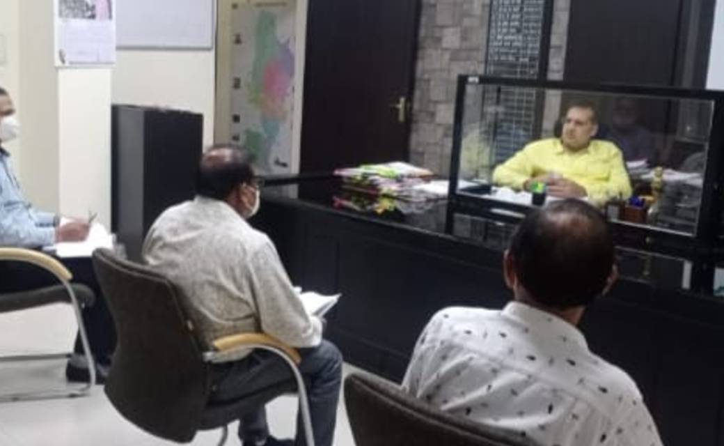 स्वीकृत कार्यों को जल्द शुरू कराकर कार्य पूर्ण करने के निर्देश... कलेक्टर ने ली जल संसाधन विभाग की समीक्षा बैठक...