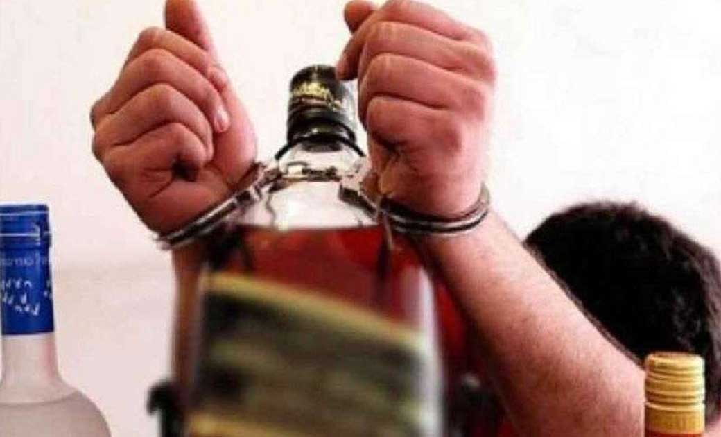 सरायपाली : ग्राहको को अवैध रूप से शराब पिलाने की सुविधा उपलब्ध कराने वाले पर कारवाही.
