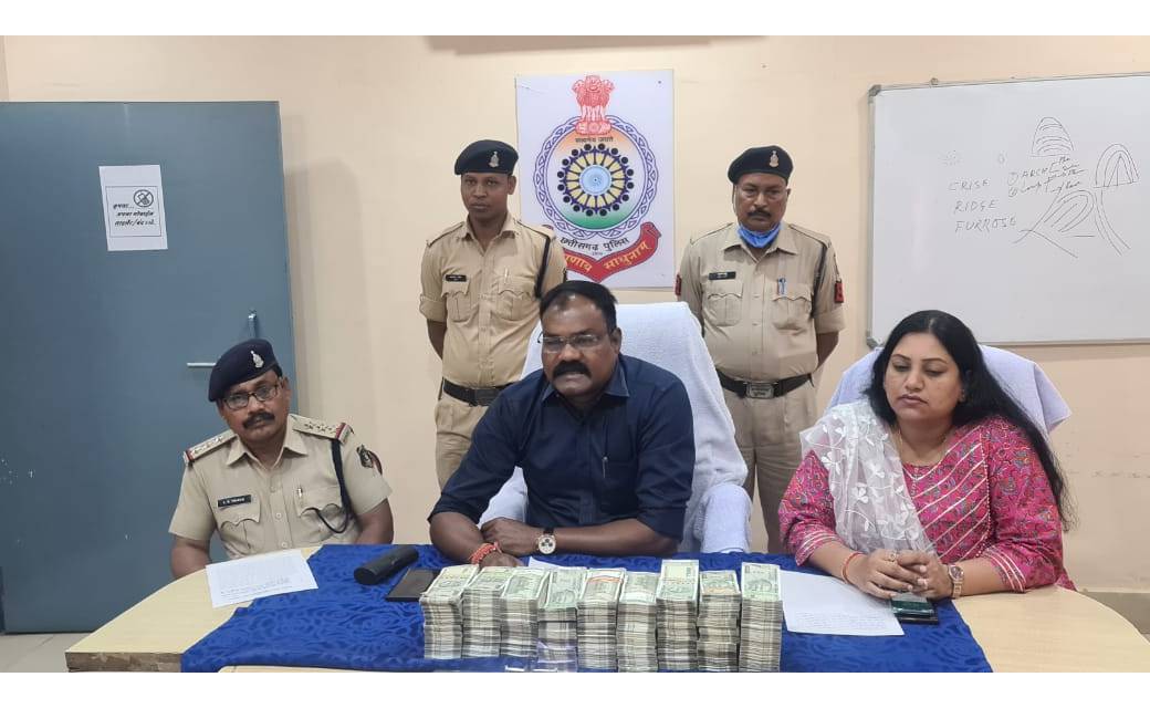41,80,000 रूपयें नगदी का  अवैध परिवहन करते बलांगीर ओड़िसा के ... - CG Sandesh