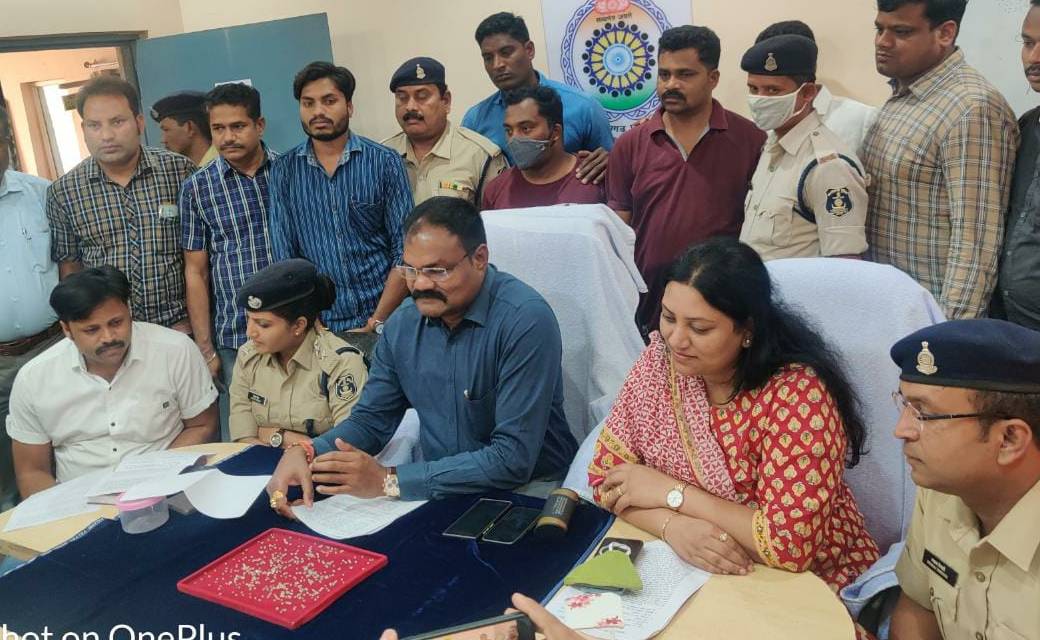 महासमुन्द पुलिस द्वारा हीरा तस्करों पर की गई कार्यवाही, किया... - CG Sandesh