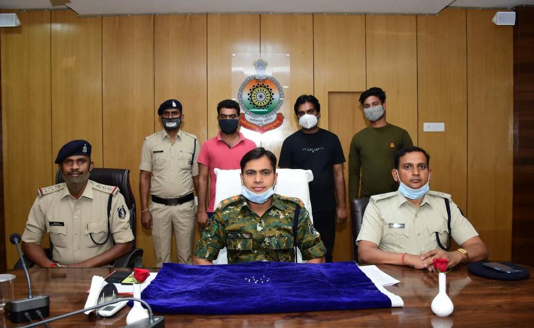 ढाई लाख  का हीरा बरामद...हीरा तस्करी करते पुलिस ने  दो लोगों को धर दबोचा