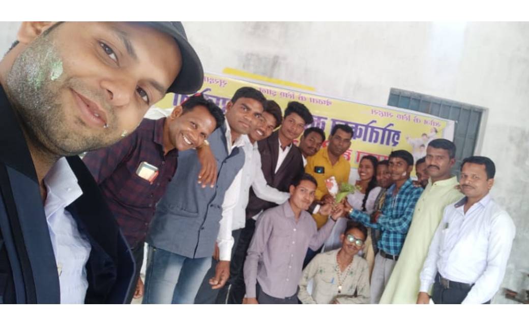 संस्कार साहित्य मंच की काव्य गोष्ठी सह वनभोज कार्यक्रम त्रिकुटी स्थल में  , अध्यक्ष धनीराम मस्ताना का जन्मदिन धूमधाम से मनाया गया