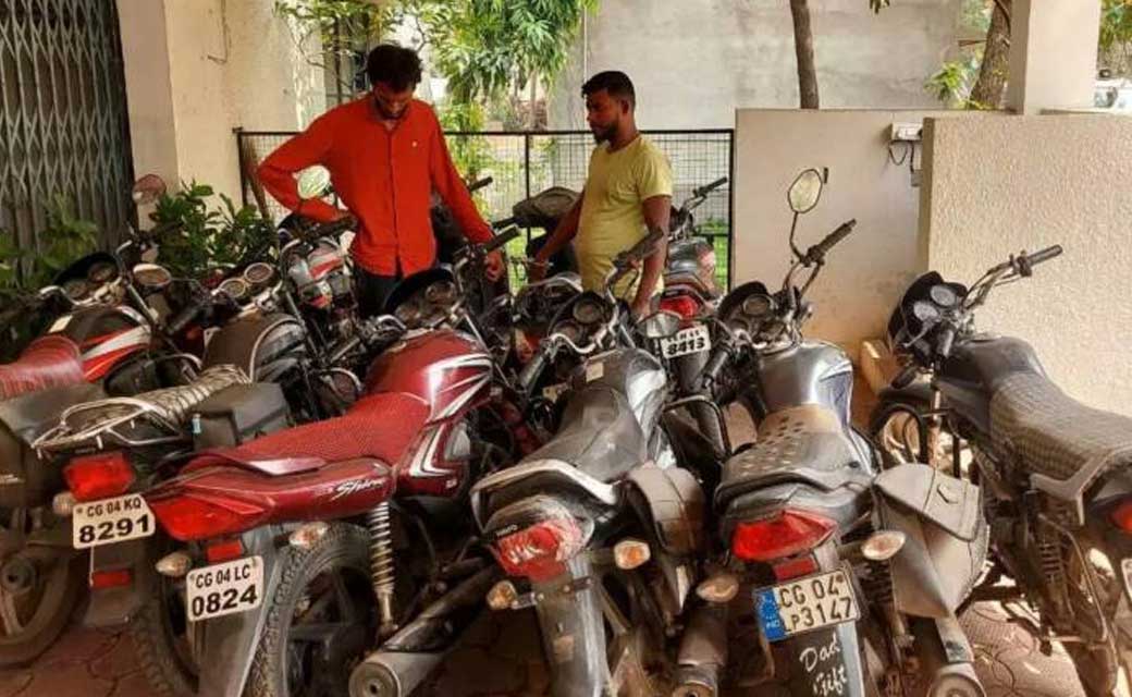 मुख़बिर से सूचना मिलने पर....पुलिस की कार्यवाही...10 नग दो पहिया वाहन के साथ  2 आरोपी गिरफ्तार..