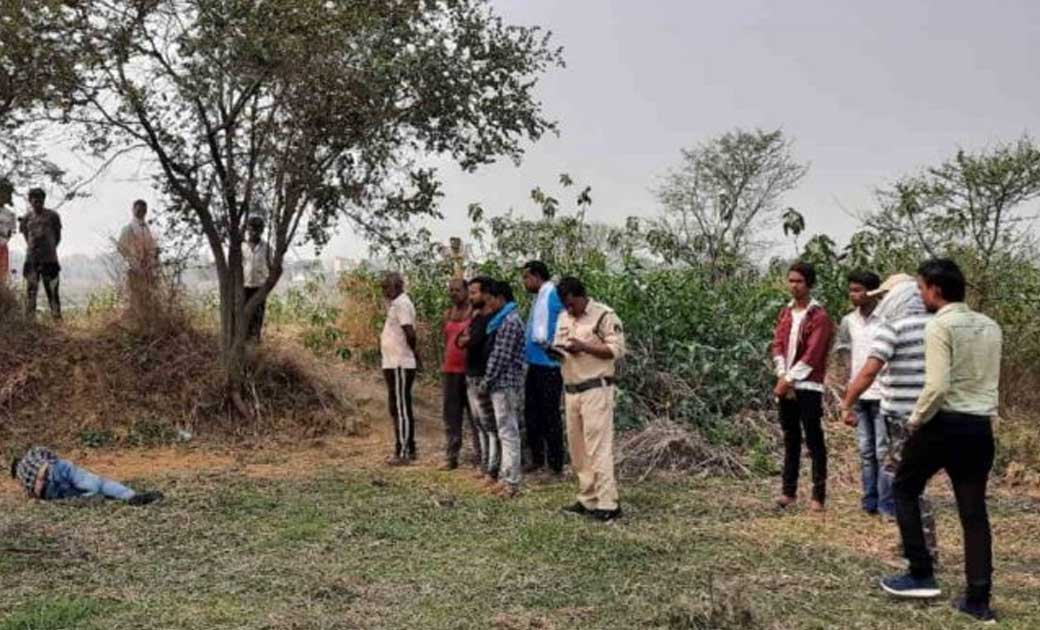 खेत में मिली शाहरूख खान की लाश, गला रेतकर की गयी हत्या, पुलि... - CG Sandesh