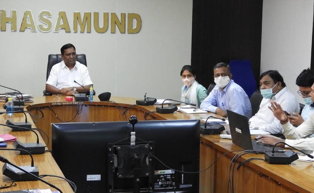 महासमुन्द : कलेक्टर ने कोरोना वायरस एवं वैक्सीनेशन स्थिति की... - CG Sandesh