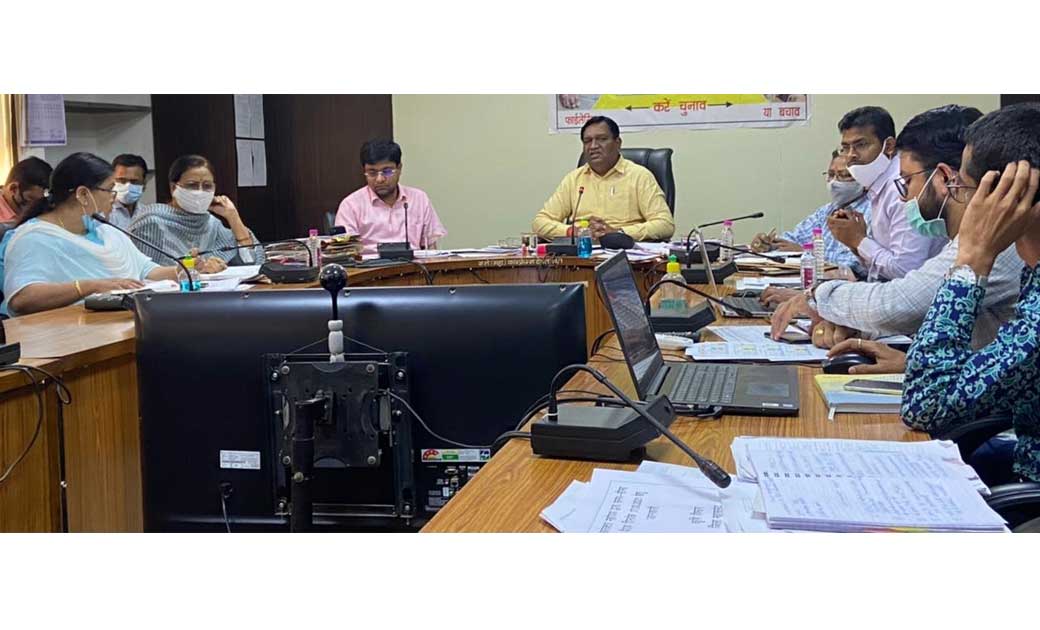 महासमुंद : कलेक्टर की अध्यक्षता में साप्ताहिक समय-सीमा की बै... - CG Sandesh