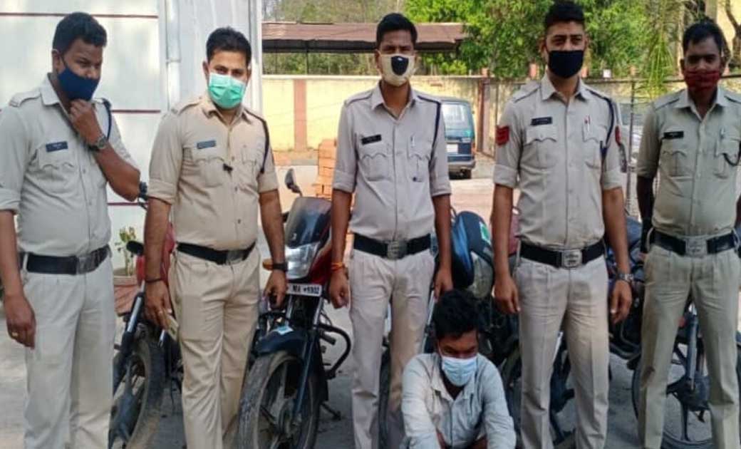 19 वर्षीय शातिर बाईक चोर आया कानून के शिकंजे में..मॉल के बाहर खड़े मोटरसाइकिल को बनाता था निशाना...