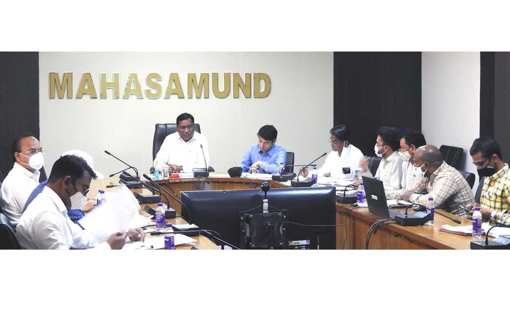 महासमुंद : स्वावलंबी गौठान के संचालन के लिए सीईओ एवं सीएमओ श... - CG Sandesh