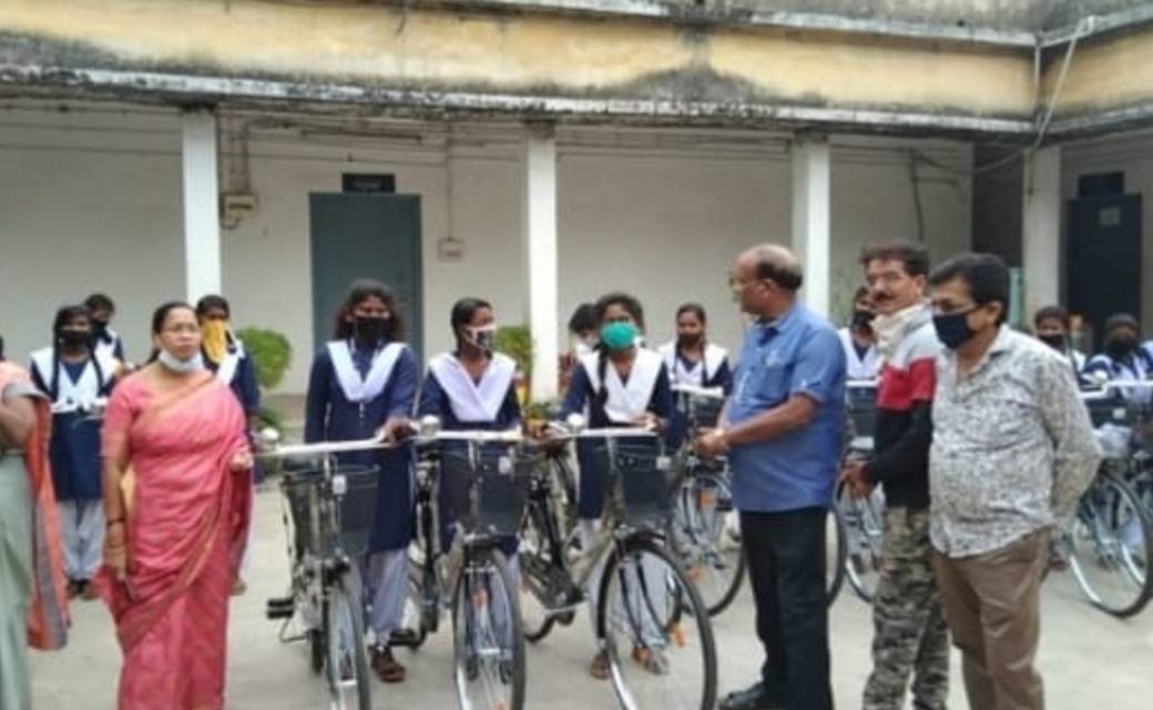 जशपुर जिला के  पत्थलगांव विकासखंड स्थित हाई स्कूल में नवमी क... - CG Sandesh