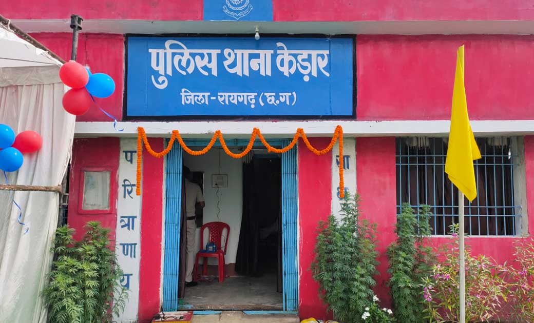 पत्नी के सिर पर परसुल से वार कर उतारा मौत के घाट … अपने पिता पर भी कर चुका है हमला..