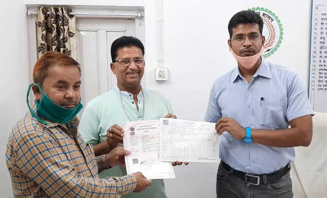 महासमुंद : राकेश कुमार जैन को मिला बंटन, विलेख का प्रमाण पत्... - CG Sandesh