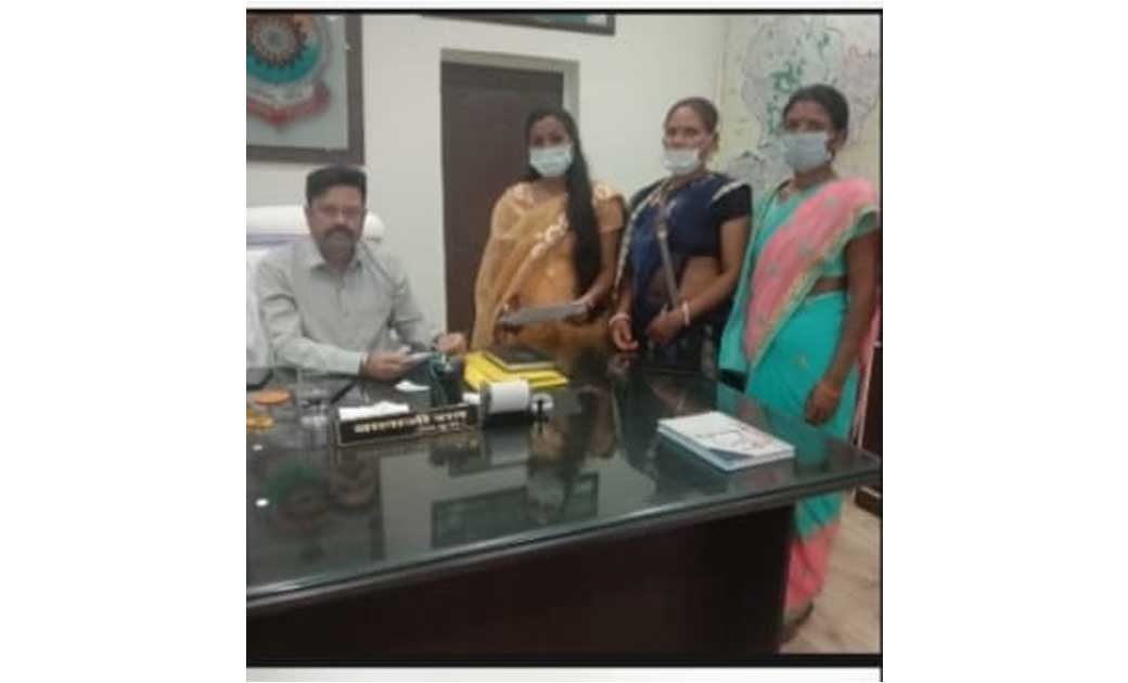 पोषण ऐप के संबंध में आंगनबाड़ी कार्यकर्ताओं ने सौंपा ज्ञापन - CG Sandesh