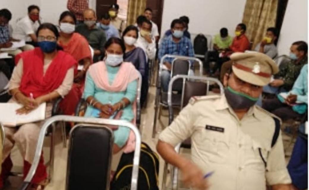 एसडीएम कार्यालय के सभागार में शांति समिति की बैठक....एसडीएम ... - CG Sandesh