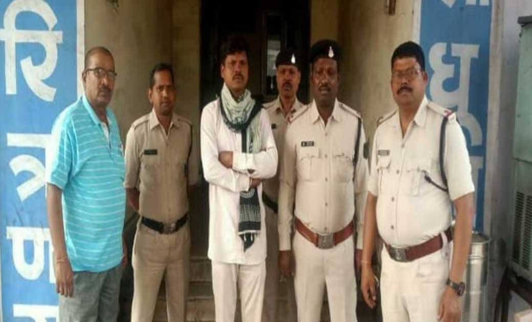 एक सरपंच ऐसा भी...!सरपंच ने की सोसायटी से चावल, शक्कर की अफरा-तरफी और लिखाई चोरी होने की झूठी रिपोर्ट..सरपंच रिमांड पर..