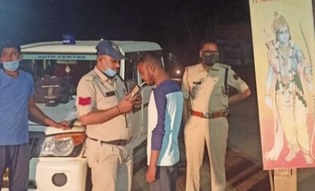 शराब पीकर वाहन चलाने वालों हो जाओ सावधान...! जिले में जगह-जगह ब्रीथ एनालाइजर से हुई जांच, 20 लोगों पर धारा 185 MV Act की कार्यवाही….