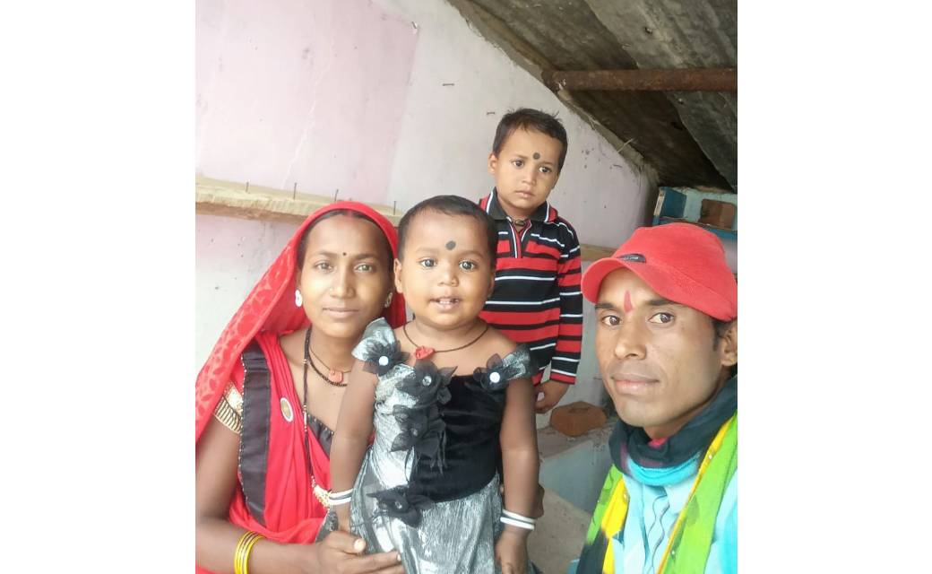 बागबाहरा : अंकित बागबाहरा एंव स्थानीय प्रशासन की मदद से ,ईंट भट्ठे में बंधक चुम्मन साहू की सकुशल घर वापसी