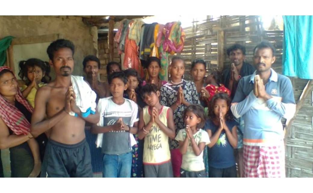 14 मजदूर आंध्र प्रदेश में बनाएं गए  बंधक... बच्चे भी शामिल..देवभोग एसडीएम को ज्ञापन सौंपकर मदद की गुहार