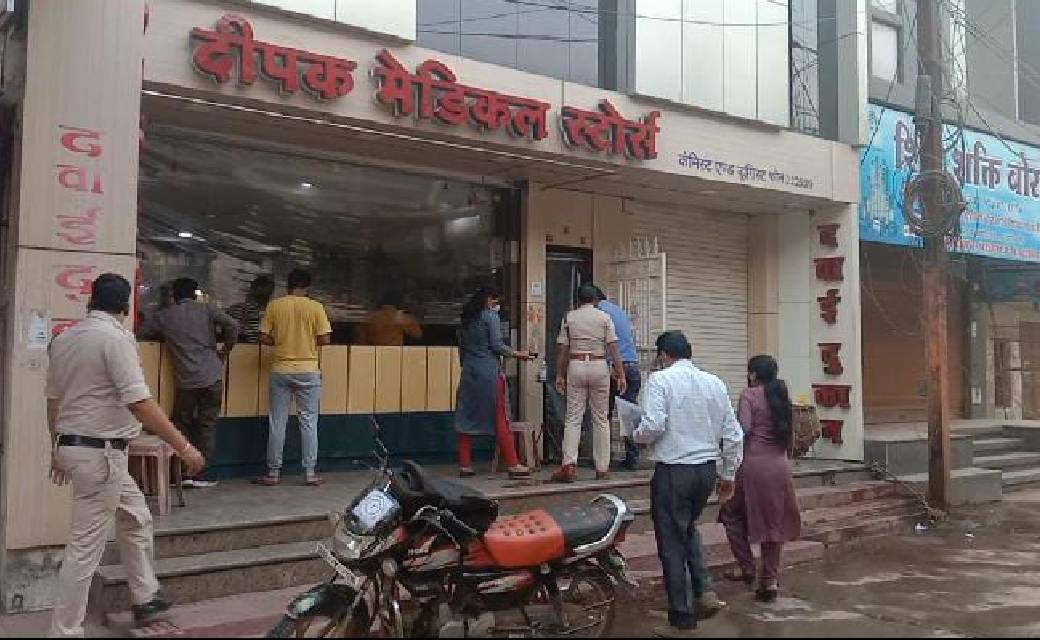 मेडिकल दुकानों में ऑक्सीमीटर की कालाबाज़ारी पर प्रशासन हुवा सख्त.. शहर के नामी दुकानदार पर कार्यवाही...