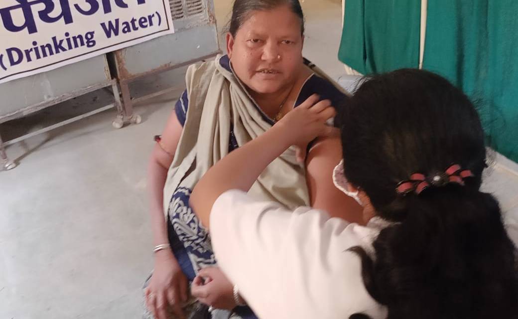 कोविड टीकाकरण में रायगढ़ जिला राज्य में दूसरे पायदान पर 307559 लोगों का हुआ टीकाकरण...
