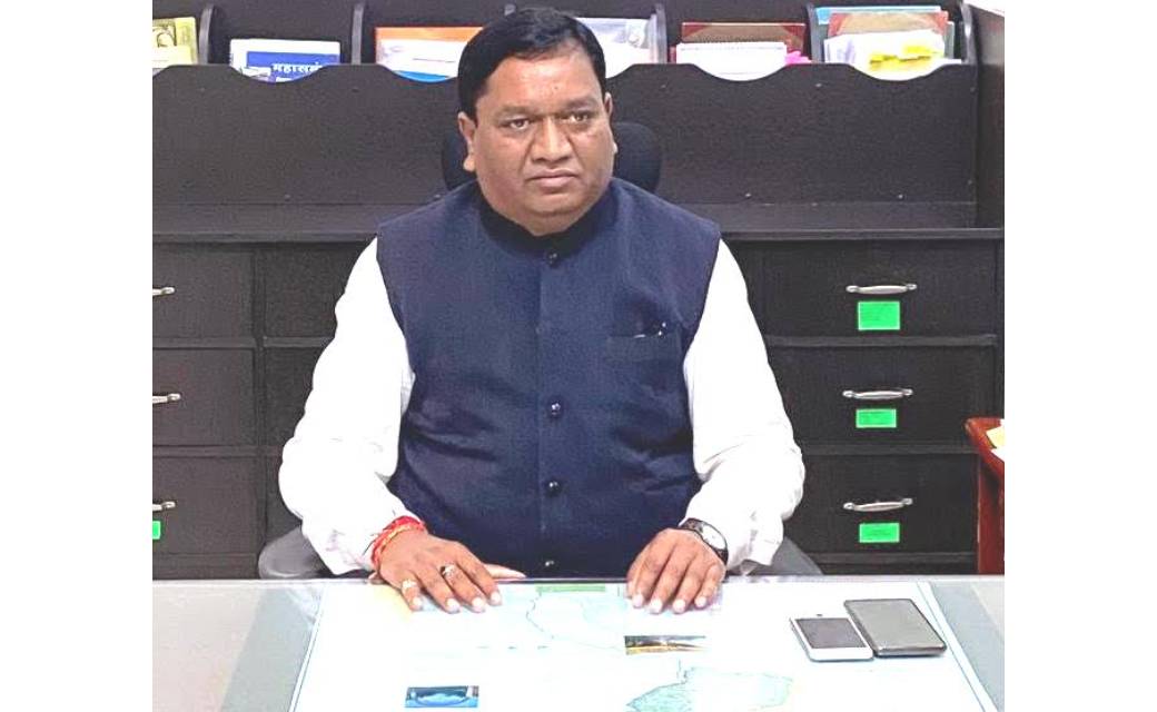 महासमुन्द : कलेक्टर ने कक्षा दसवीं और बारहवीं के बच्चों की प... - CG Sandesh