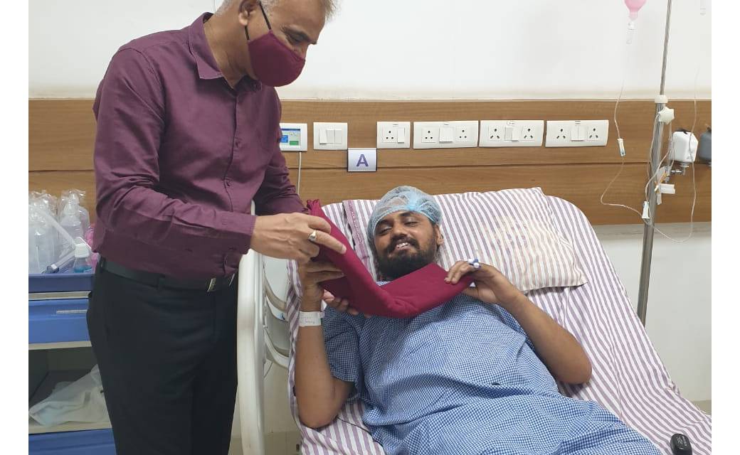 साथी जवान के बहते रक्त को रोकने पगड़ी उतार लगा दिया घाव पर, स्पेशल DG विज़ ने भेंट किया नया साफा
