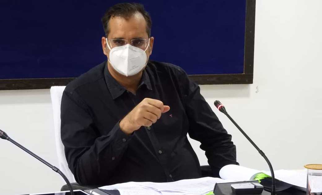 बिना नेगेटिव टेस्ट रिपोर्ट के कोई जिले की सीमा में प्रवेश नहीं कर सकता - कलेक्टर भीम सिंह 
