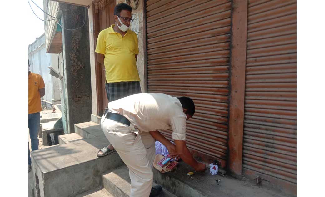 लॉक डाउन में खुले मिले 3 दुकानों को एसडीएम ने किया सील...