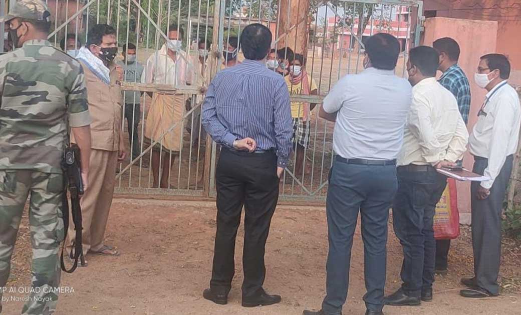 महासमुंद : सीईओ ने किया साल्हेतराई और भस्करापाली के क्वारेंटाईन सेंटर का निरीक्षण