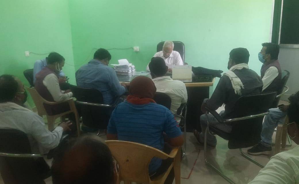 बागबाहरा : सरपंच संघ ने अपने विभिन्न समस्या के समाधान के लिए मुख्य कार्यपालन अधिकारी को सौंपे ज्ञापन