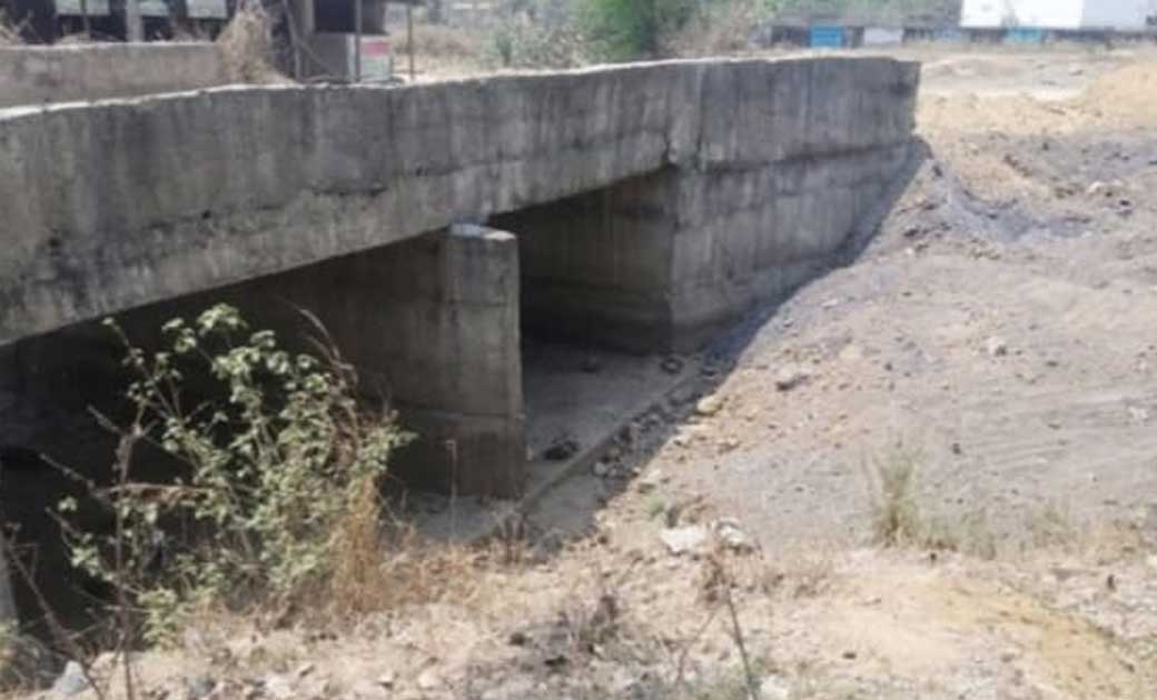 बेजा कब्जाधारी ने प्राकृतिक नाले को भी कर दिया गायब...!