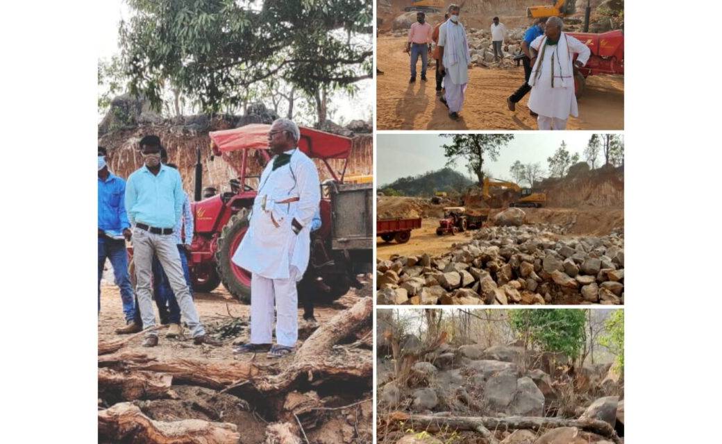 बिना किसी विभागीय अनुमति चट्टानों को तोड़ निकाला जा रहा पत्थ... - CG Sandesh