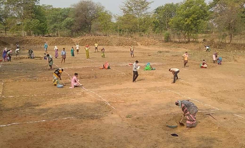 महासमुंद : लाॅकडाउन में मनरेगा बना आर्थिक रूप से कमजोर परिवा... - CG Sandesh