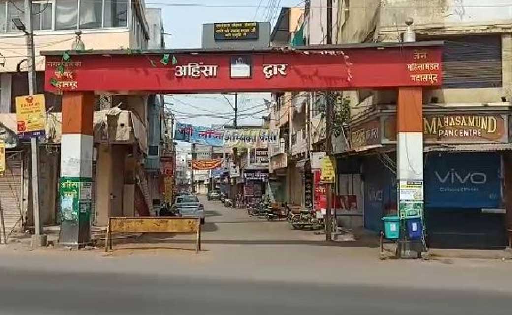 महासमुंद : जिले में सम्पूर्ण लॉकडाउन के चलते रोड़ एंव गलियां हुई सुनसान